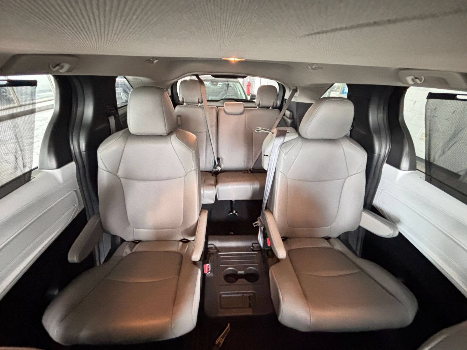 Used 2025 Toyota Sienna XLE FWD image 40
