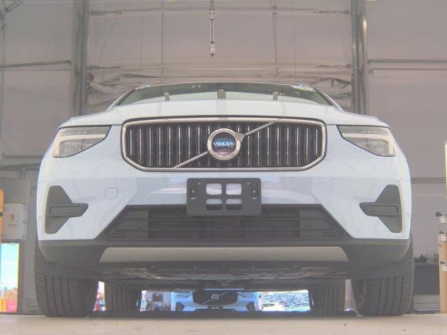 Certified 2025 Volvo XC40 B5 Core AWD/4WD image 5