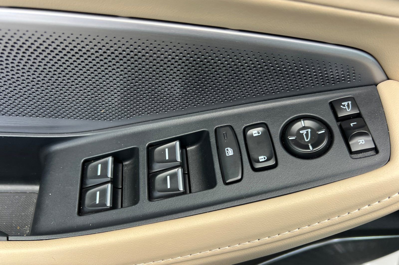 Used 2026 Acura MDX w/ Technology Package image 12