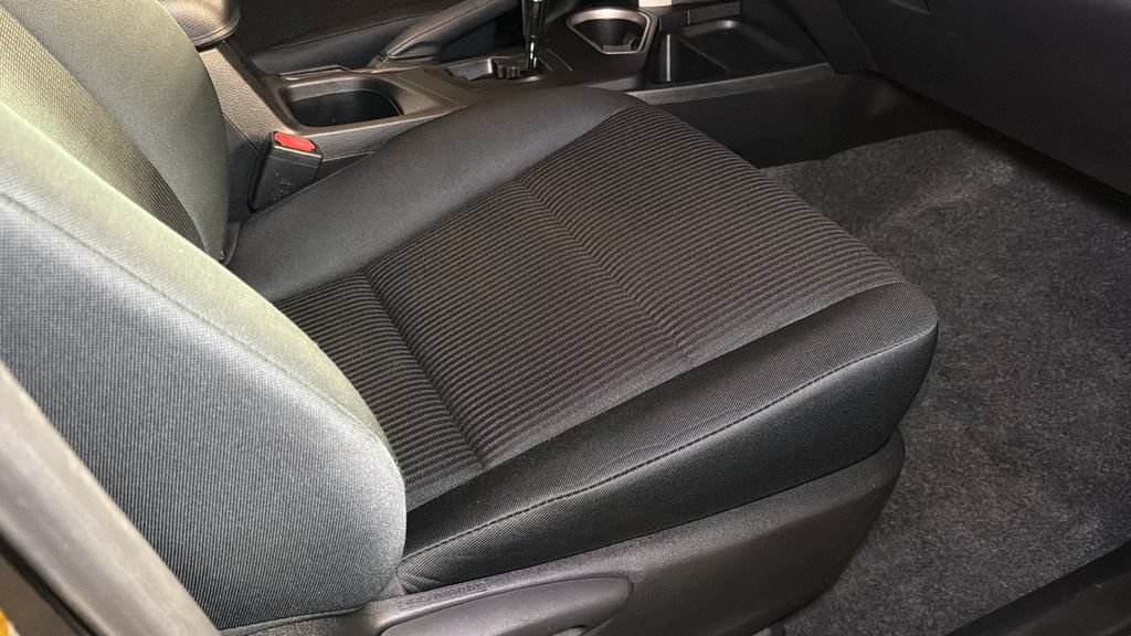 Used 2016 Toyota RAV4 LE AWD/4WD image 11