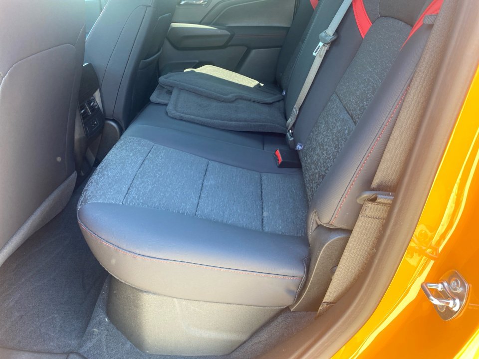 Used 2025 Chevrolet Colorado Z71 AWD/4WD image 16