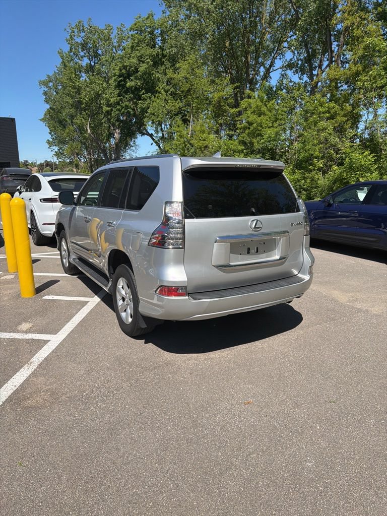 Used 2017 Lexus GX 460 w/ Navigation Package AWD/4WD image 2