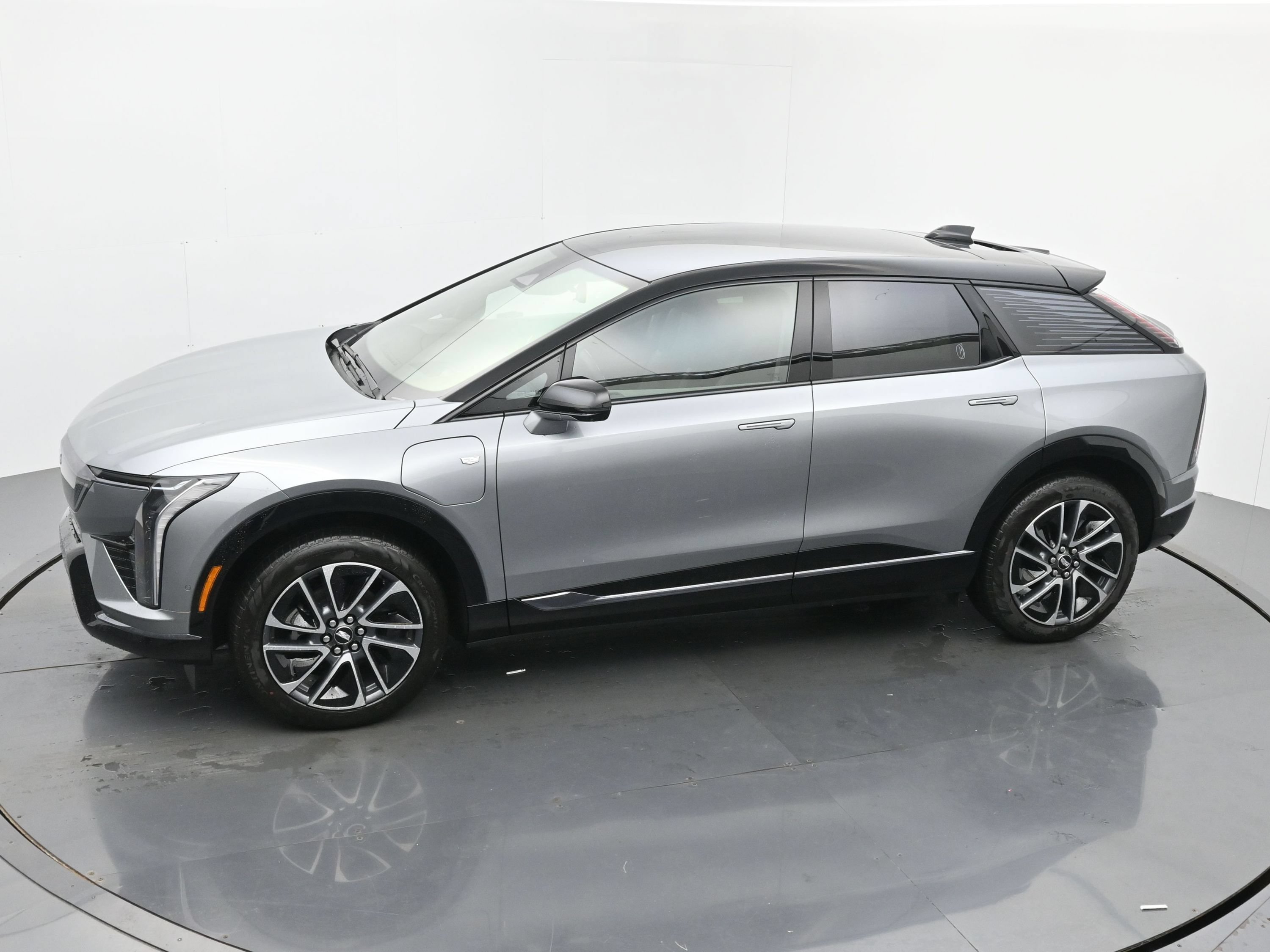 New 2026 Cadillac Optiq Sport 2 w/ LPO, Floor Liner Package AWD/4WD image 24
