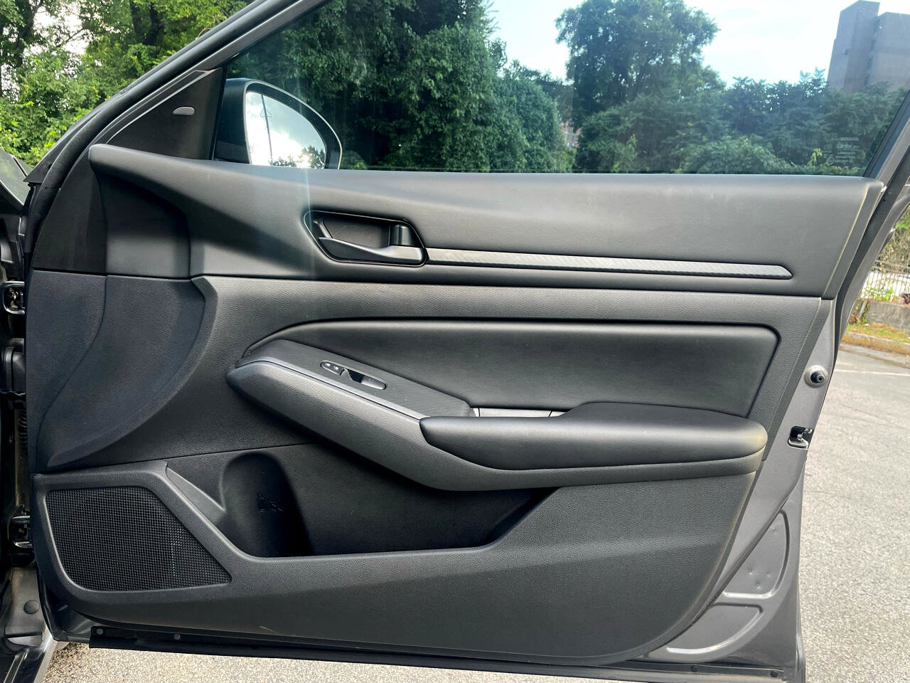 Used 2024 Nissan Altima 2.5 S image 23