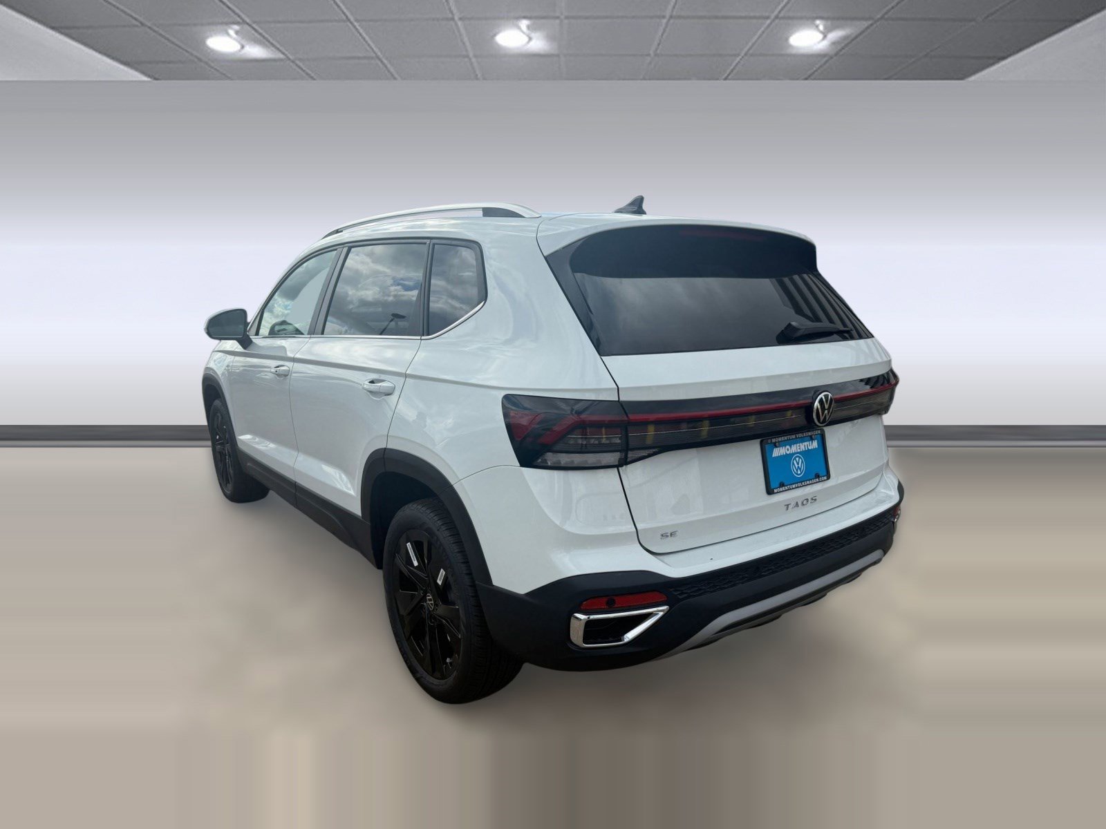 New 2026 Volkswagen Taos SE image 3