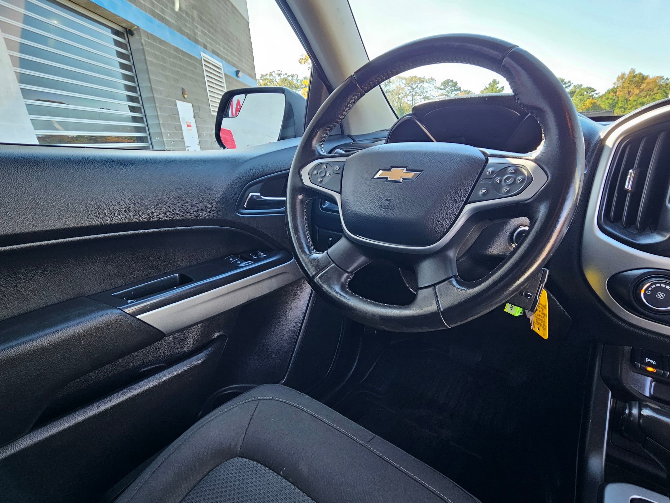 Used 2020 Chevrolet Colorado LT w/ Safety Package image 9