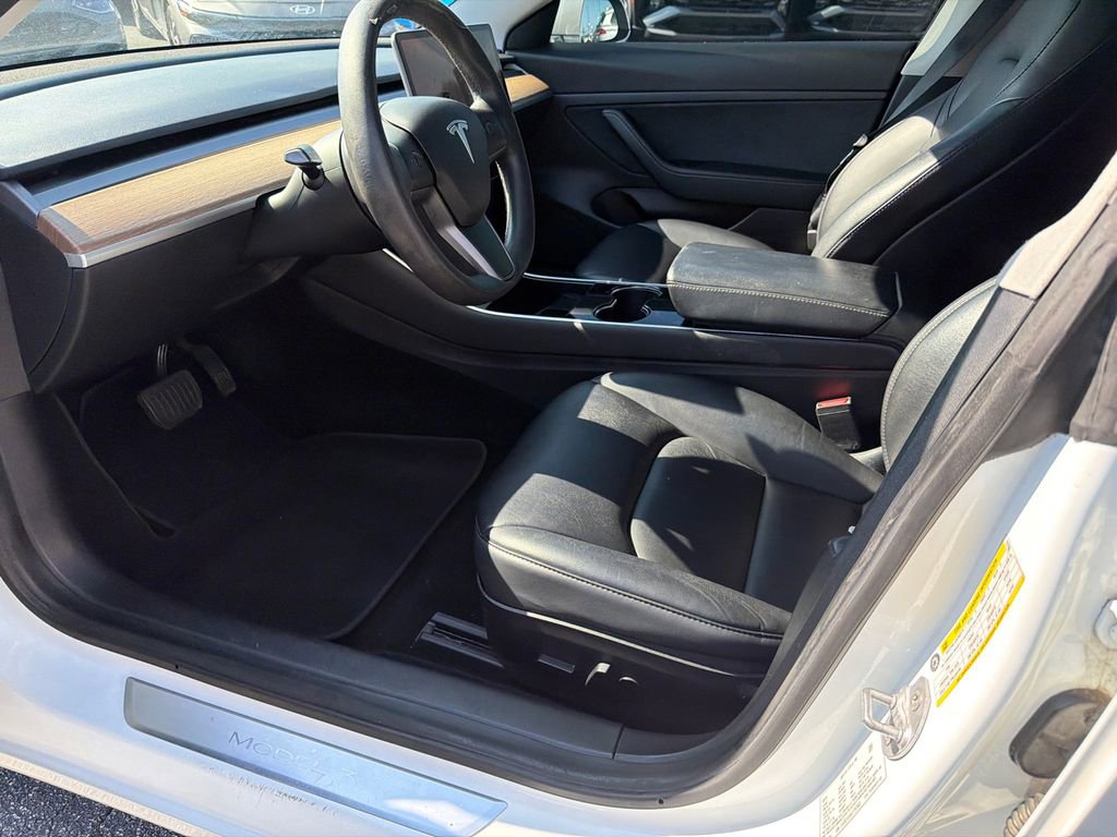Used 2020 Tesla Model 3 Standard Range Plus RWD image 9