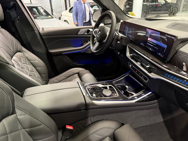Used 2026 BMW X7 xDrive40i w/ M Sport Package image 29