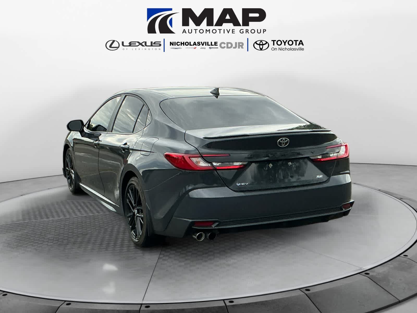 Used 2025 Toyota Camry SE FWD image 3