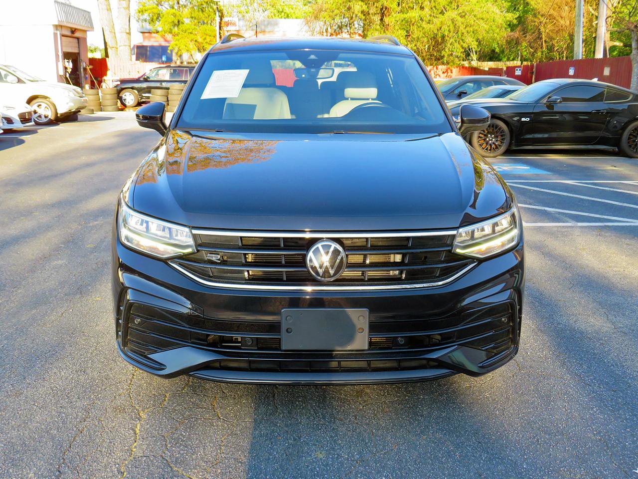 Used 2023 Volkswagen Tiguan SE R-Line FWD image 4