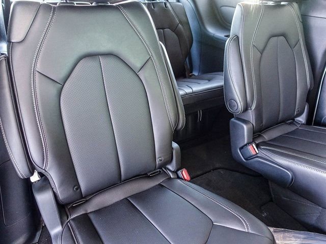New 2026 Chrysler Pacifica Select image 32