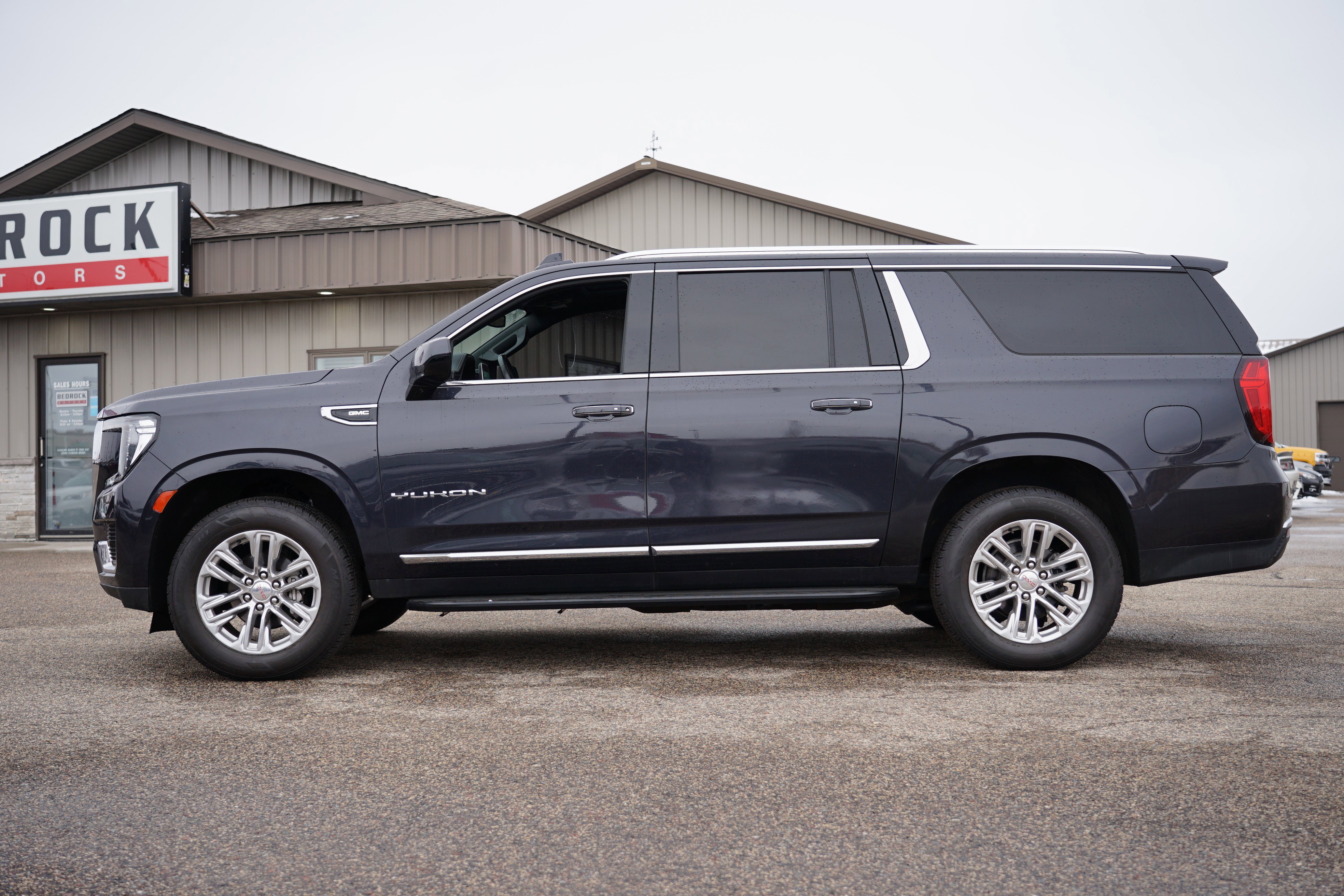 Used 2023 GMC Yukon XL SLT image 6