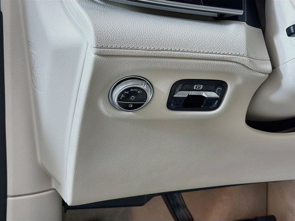 Used 2023 Mercedes-Benz EQS 580 4MATIC SUV image 36