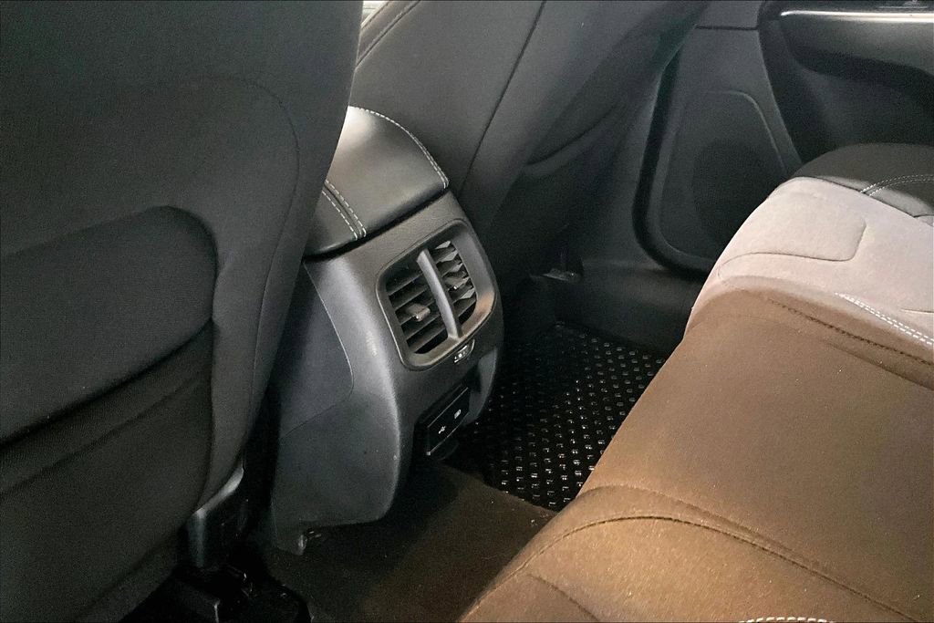 Used 2020 Jeep Cherokee Latitude w/ Cold Weather Group AWD/4WD image 10