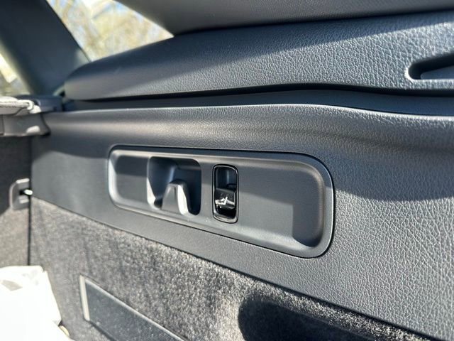 Used 2026 Mercedes-Benz GLC 300 4MATIC image 35