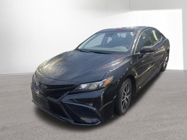 Used 2023 Toyota Camry SE FWD image 3