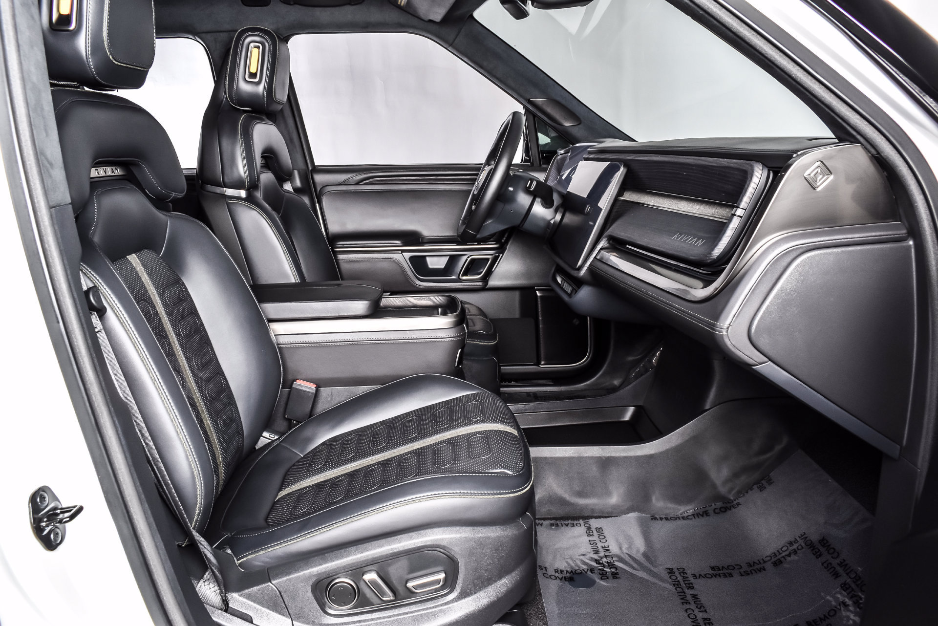 Used 2023 Rivian R1T Adventure Dual AWD/4WD image 24