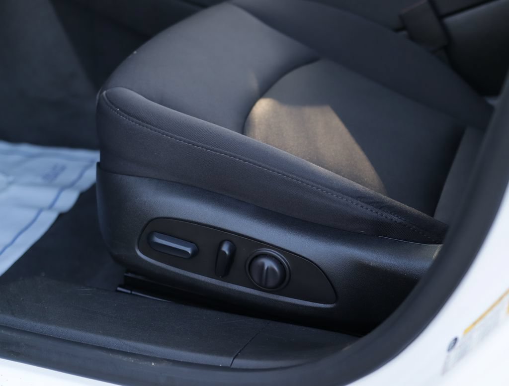 Used 2023 Chevrolet Malibu LT FWD image 19