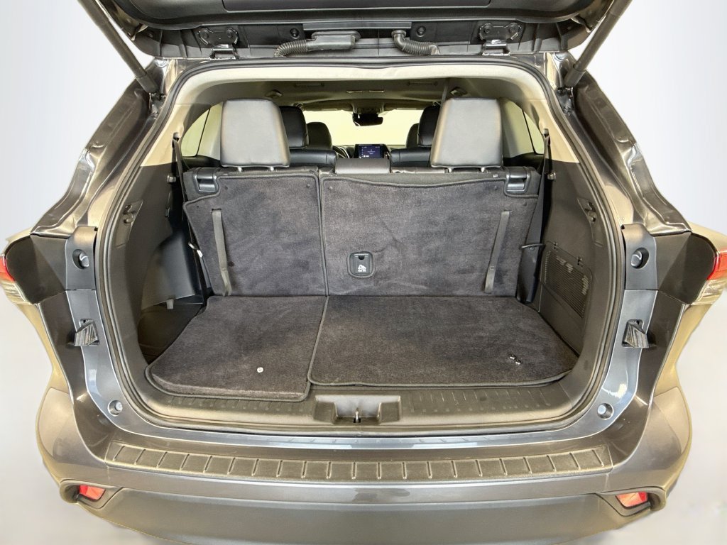 Used 2024 Toyota Highlander XLE FWD image 27