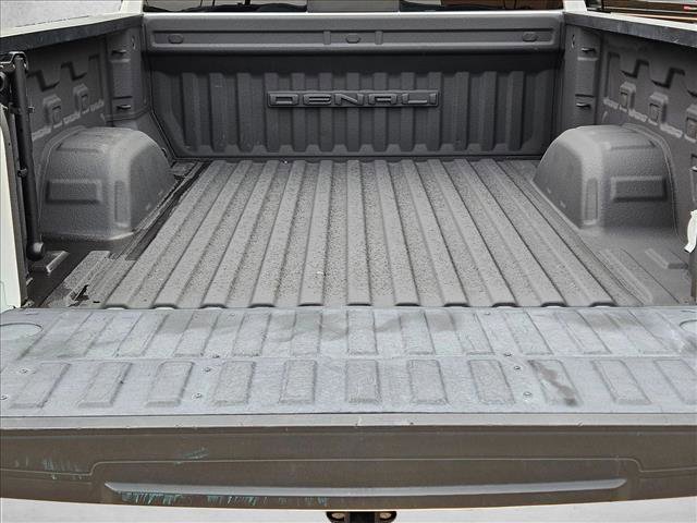 Used 2022 GMC Sierra 1500 Denali w/ Denali Premium Package AWD/4WD image 6