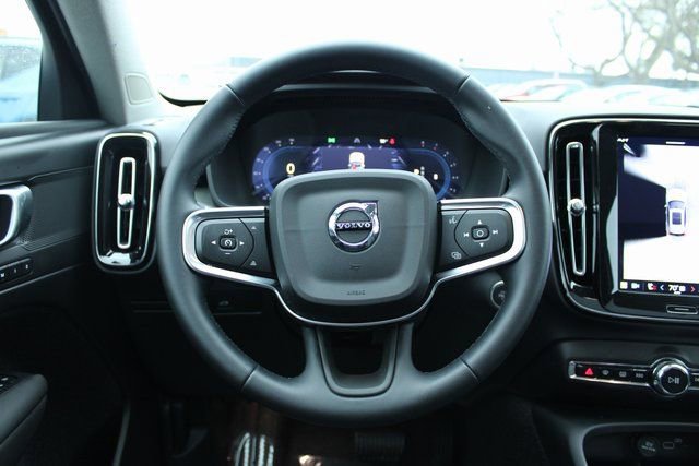 Used 2025 Volvo XC40 B5 Plus AWD/4WD image 25