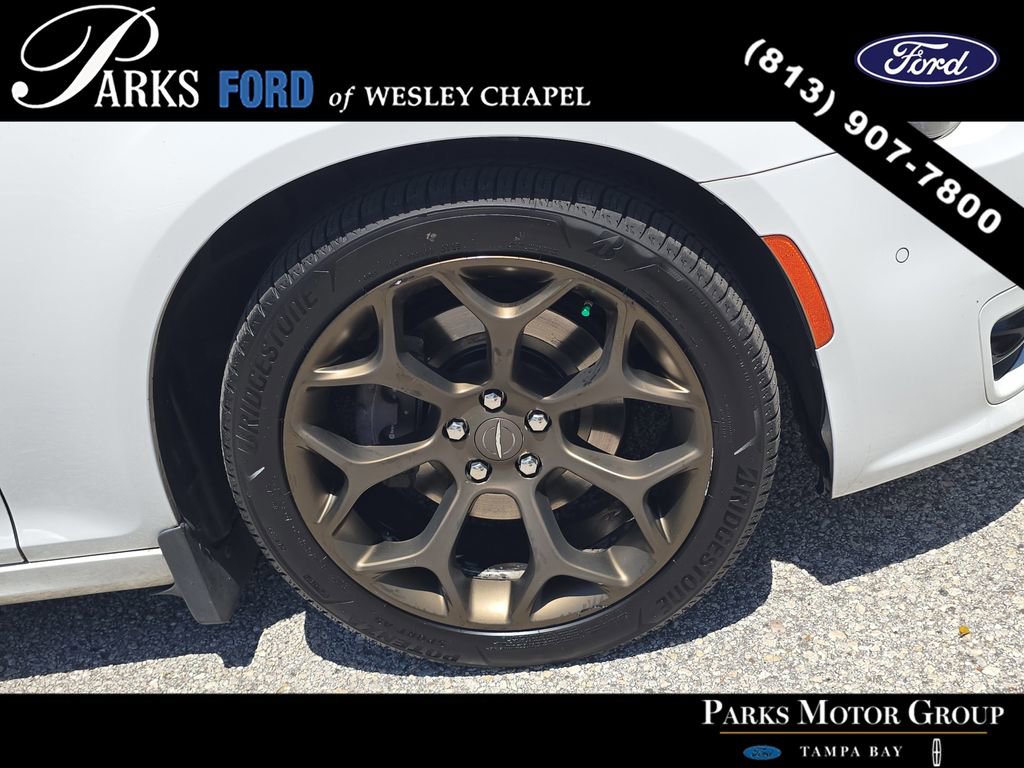 Used 2017 Chrysler 300 S w/ 300S Premium Group image 31