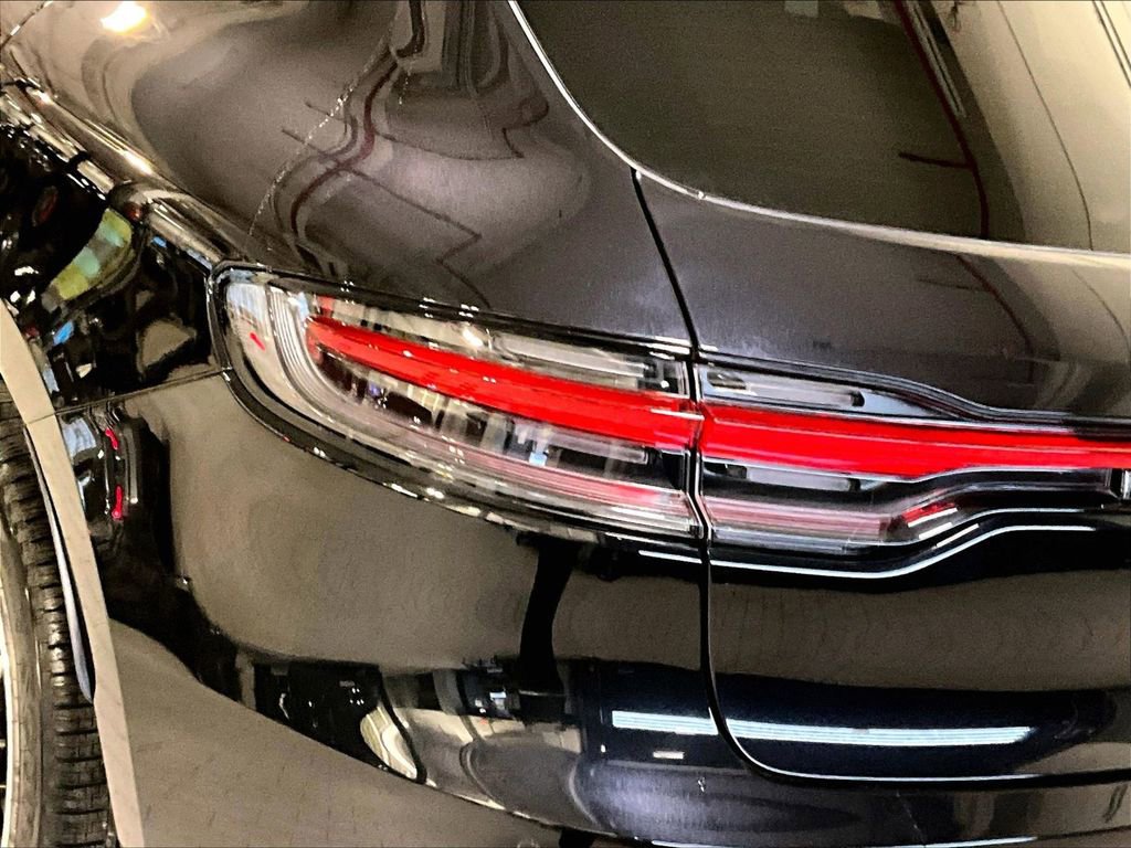 Used 2025 Porsche Macan image 31