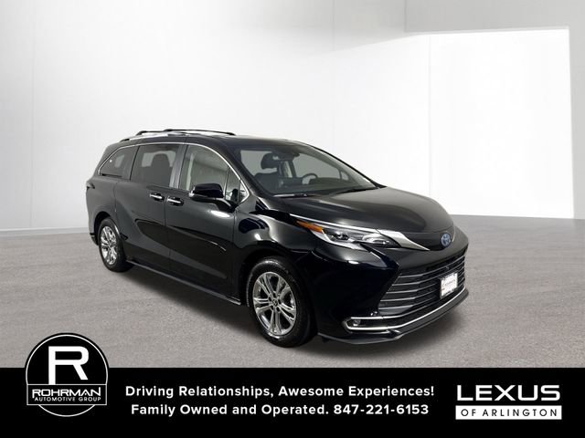 Used 2022 Toyota Sienna Platinum image 3