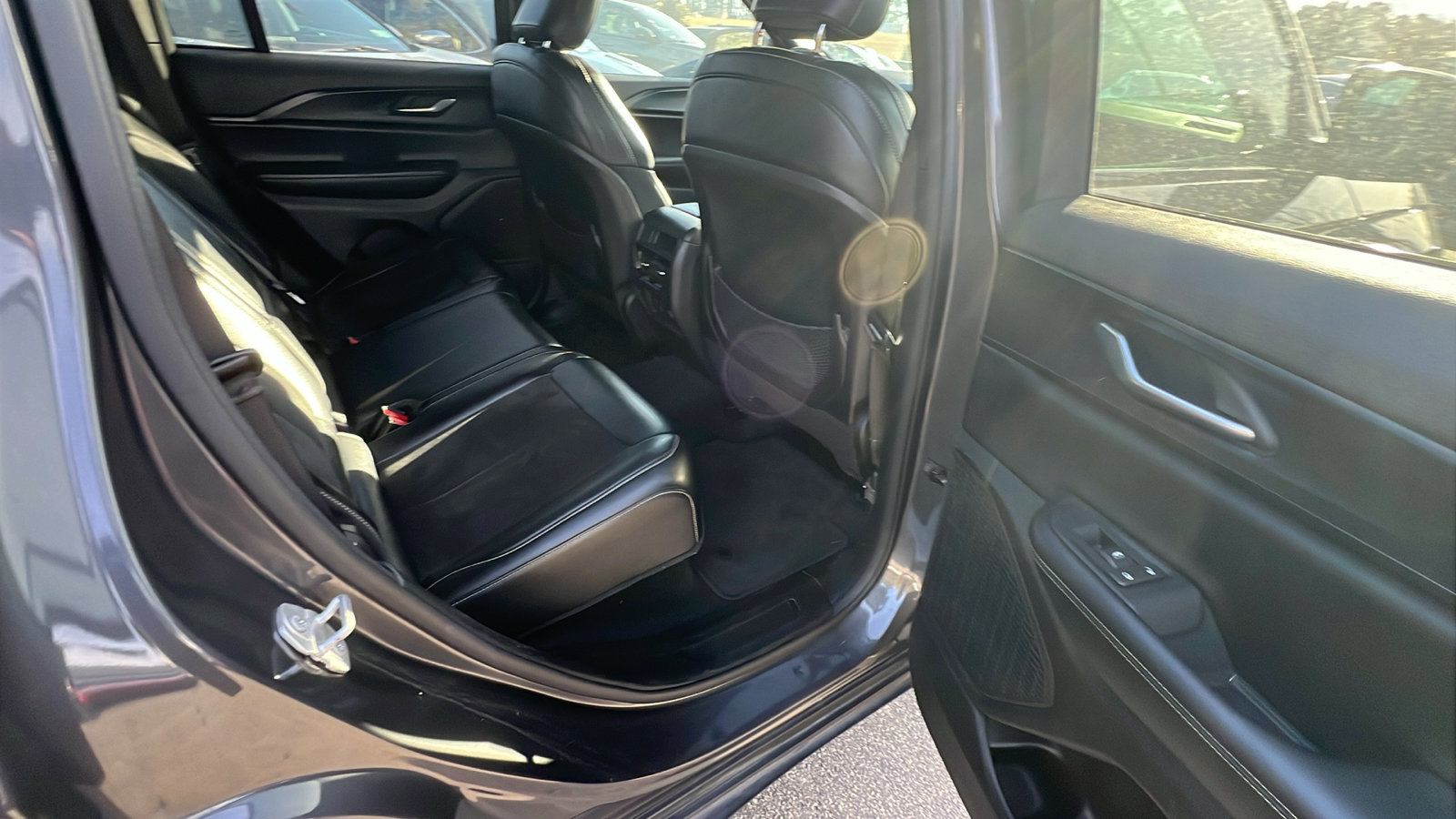 Used 2024 Jeep Grand Cherokee Altitude image 22