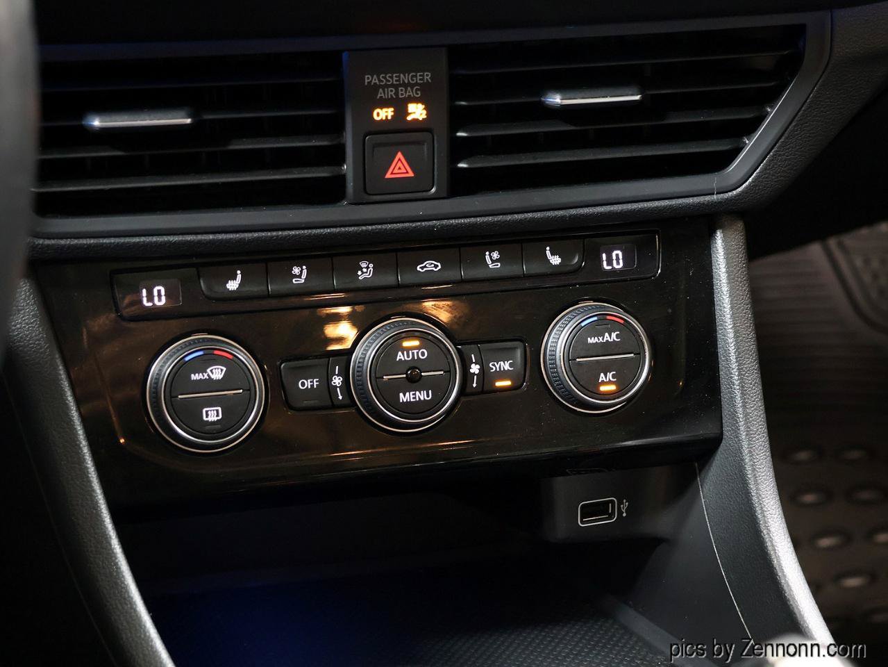 Used 2019 Volkswagen Jetta SEL Premium FWD image 23