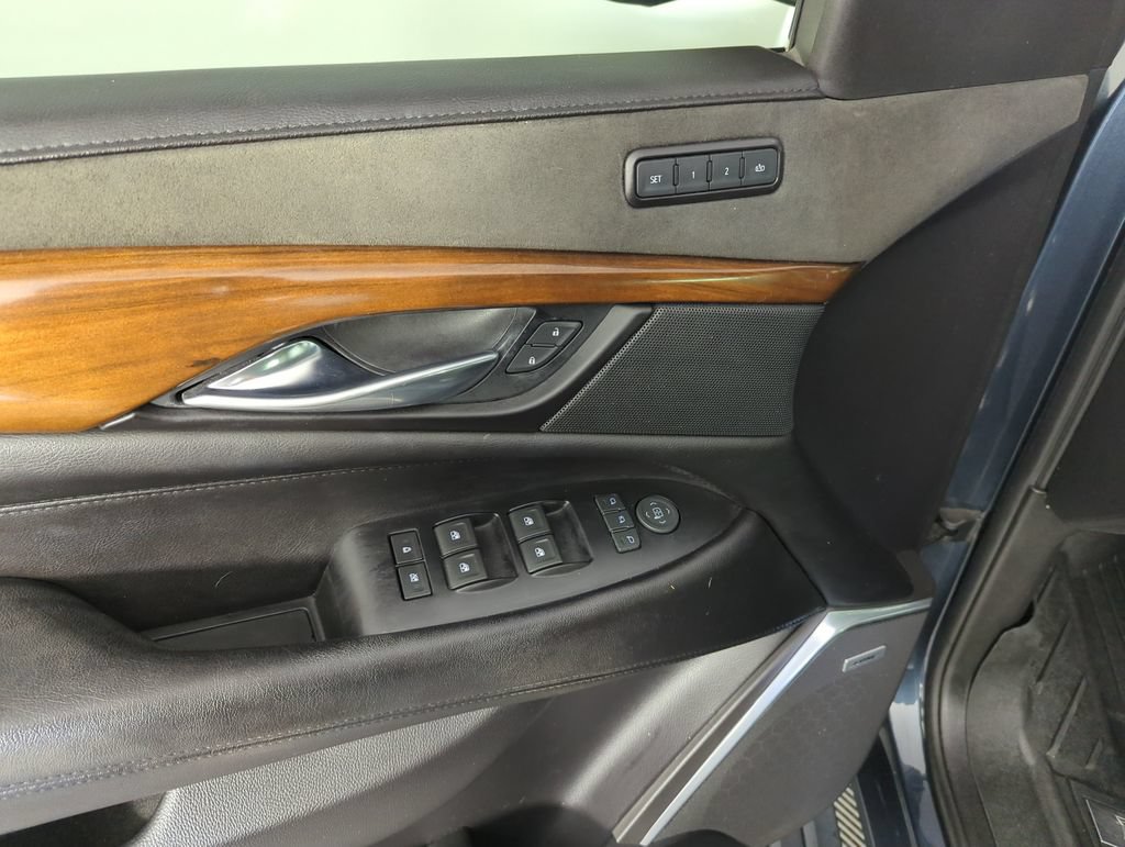 Used 2020 Cadillac Escalade ESV Premium Luxury RWD image 18