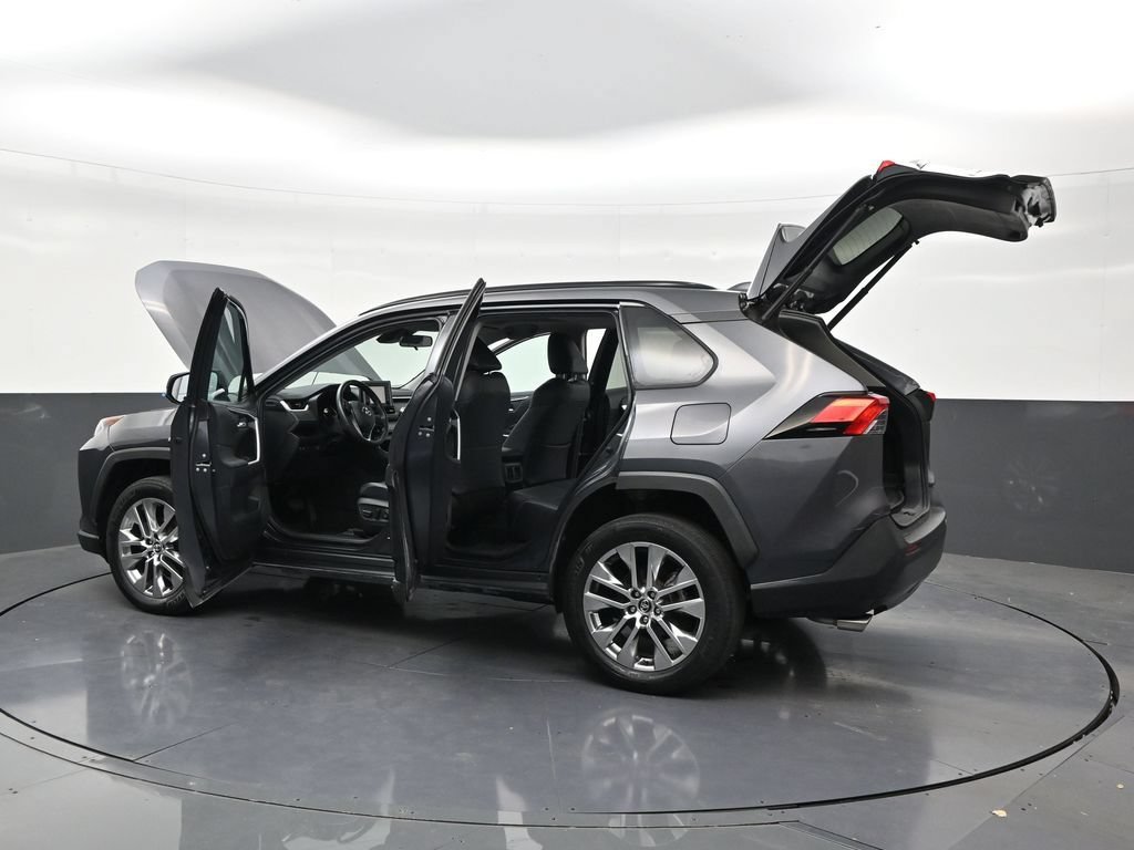 Used 2021 Toyota RAV4 XLE Premium FWD image 31