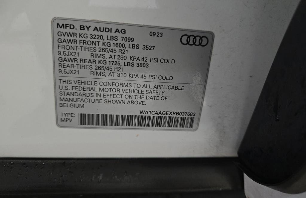 Used 2024 Audi Q8 e-tron Premium Plus image 15