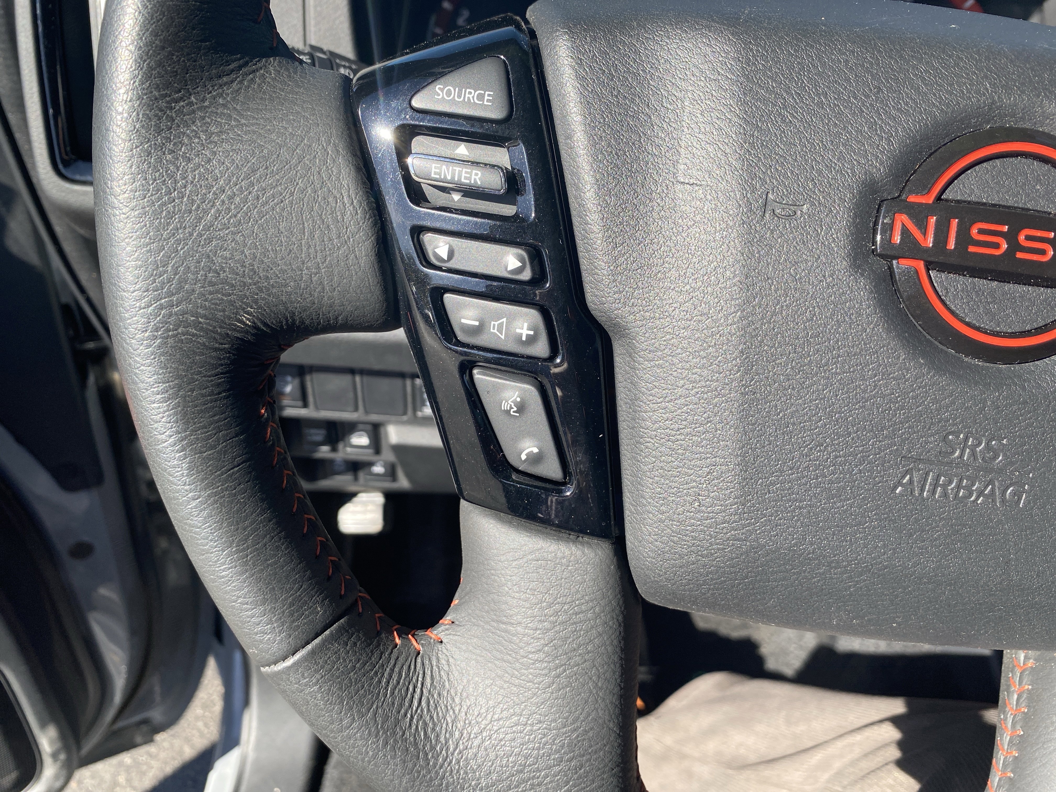 Used 2025 Nissan Frontier PRO-4X w/ Pro Convenience Package image 11