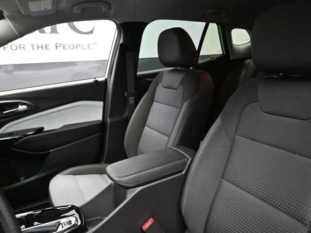 Used 2025 Chevrolet Trax LT w/ LT Convenience Package FWD image 16