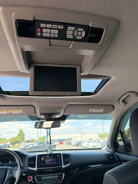 Used 2017 Honda Pilot Elite image 7