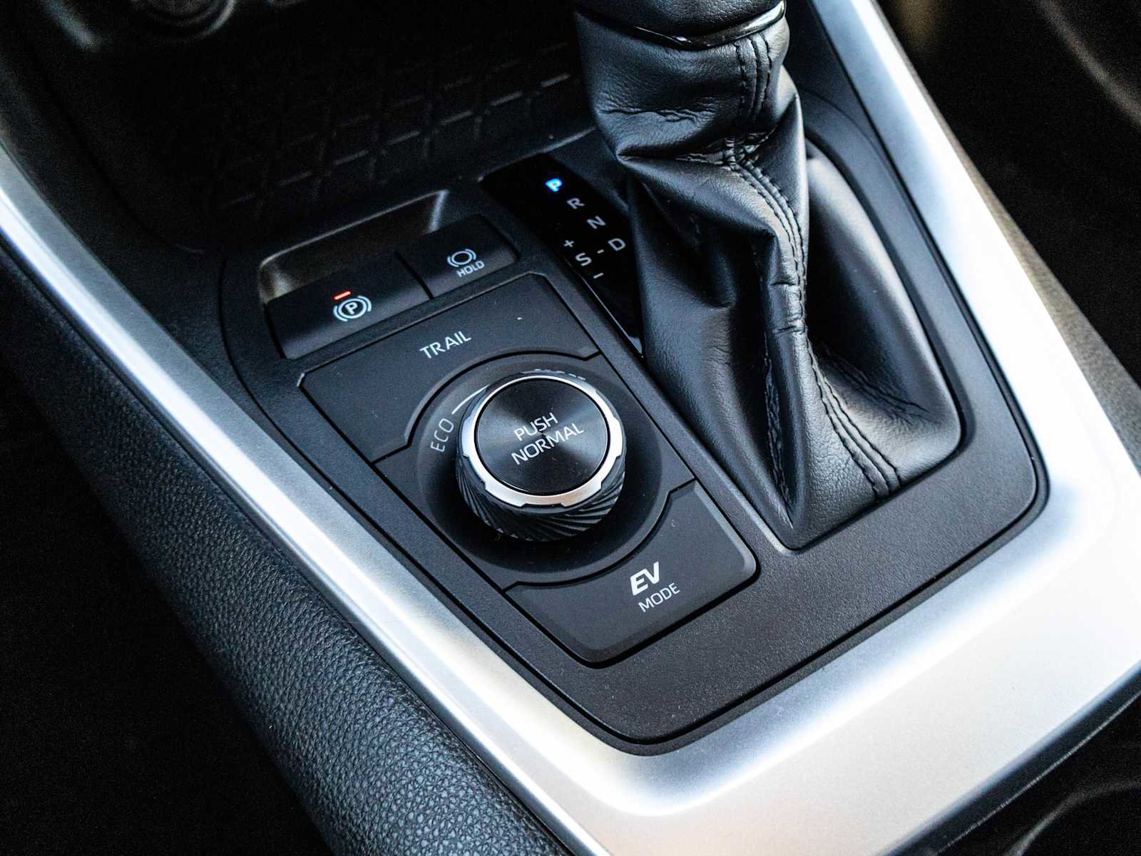 Used 2025 Toyota RAV4 XLE w/ Convenience Package image 23