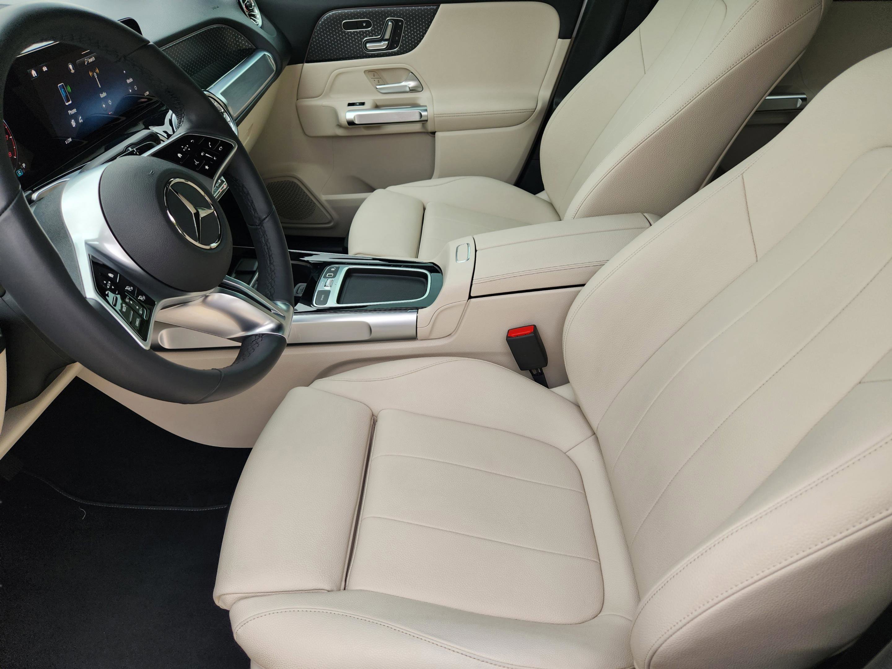 Used 2025 Mercedes-Benz GLB 250 image 6