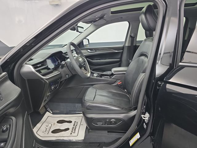 Used 2023 Jeep Grand Cherokee 4WD 4xe w/ Luxury Tech Group II image 22