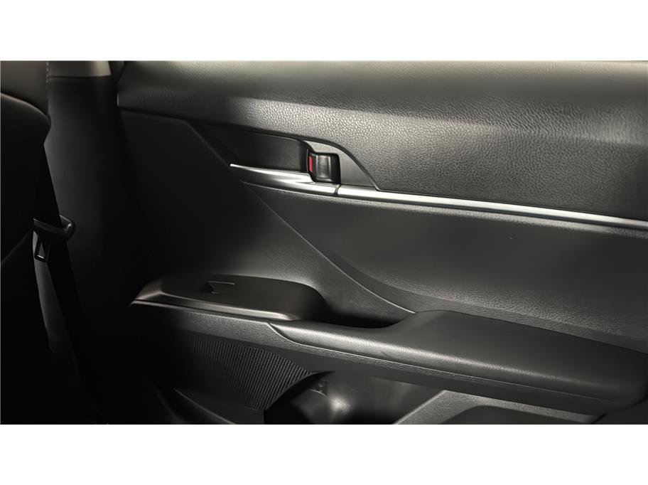 Used 2022 Toyota Camry SE w/ Carpet Mat Package (TMS) FWD image 17