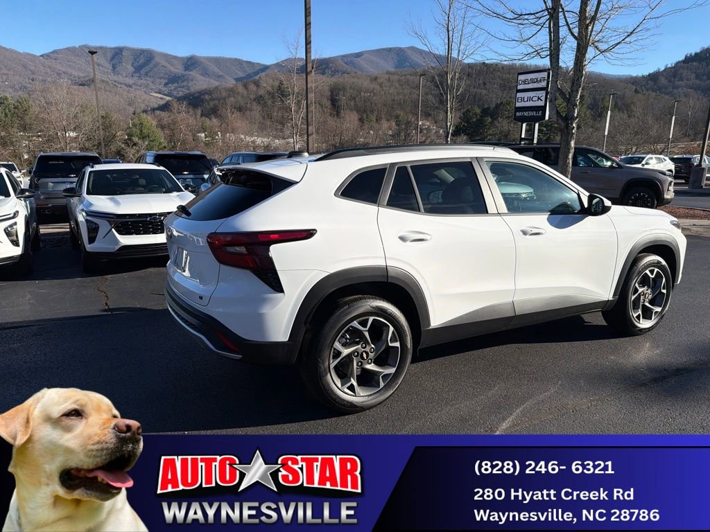 New 2025 Chevrolet Trax LT w/ LT Convenience Package image 3