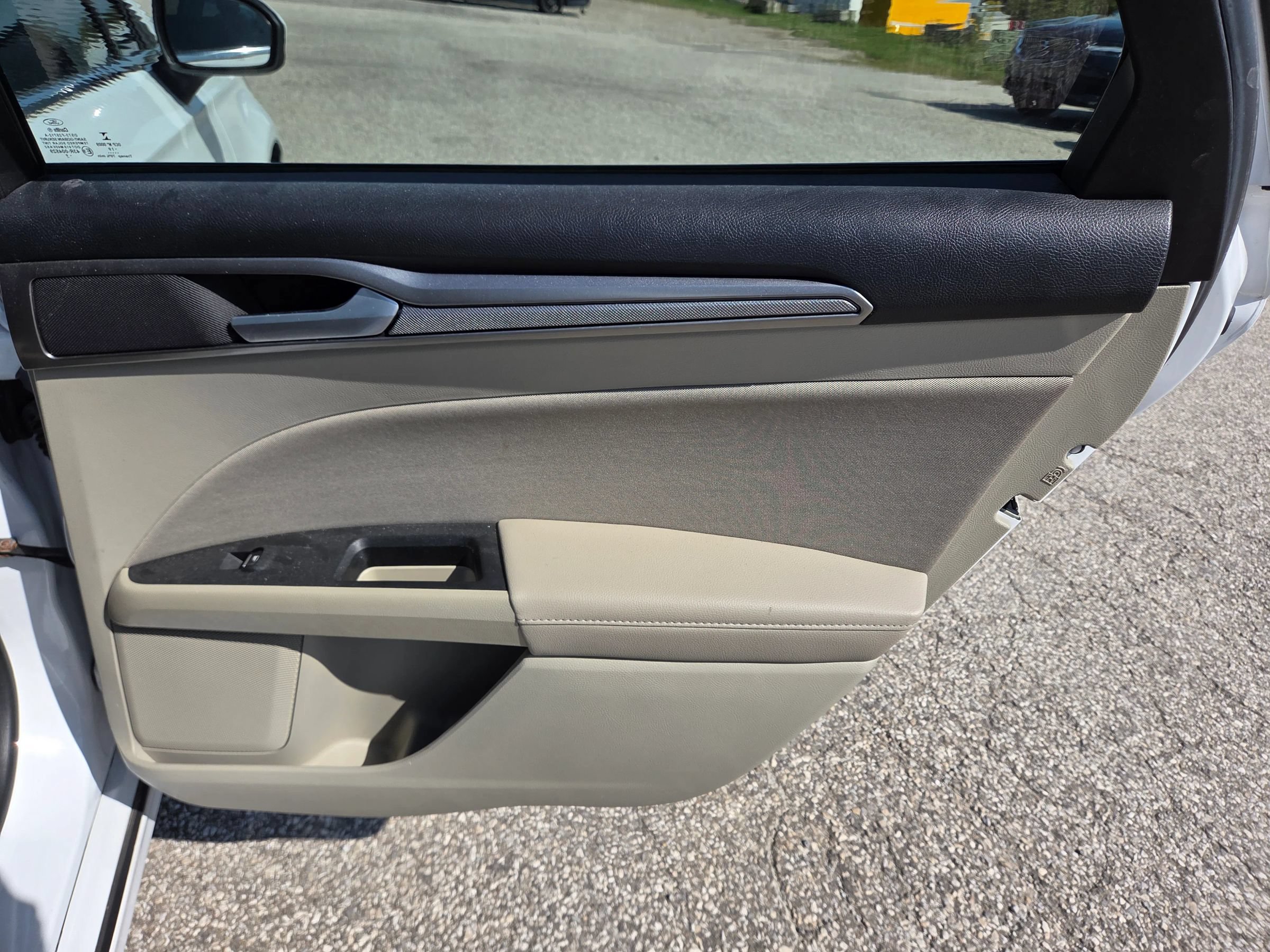 Used 2019 Ford Fusion SE FWD image 23