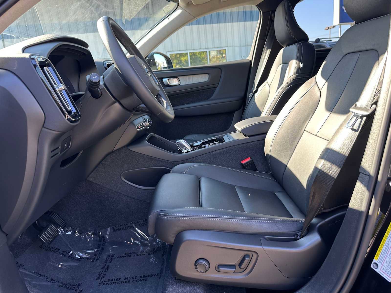 Used 2025 Volvo XC40 B5 Plus w/ Climate Package image 20