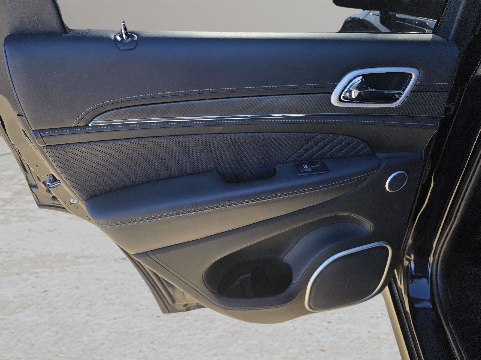 Used 2018 Jeep Grand Cherokee SRT image 31