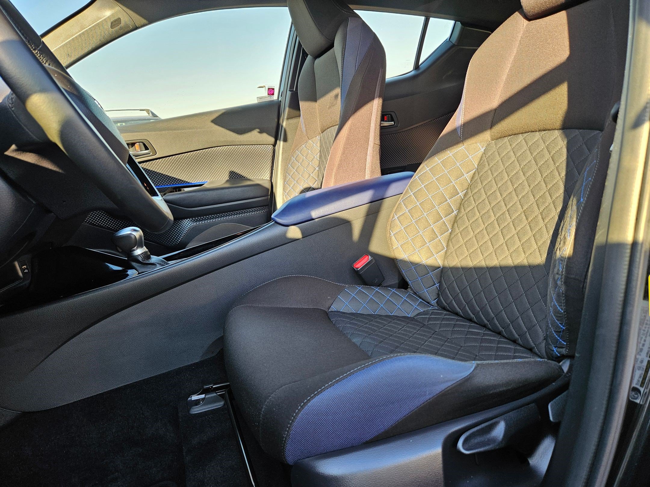Used 2020 Toyota C-HR XLE FWD image 18