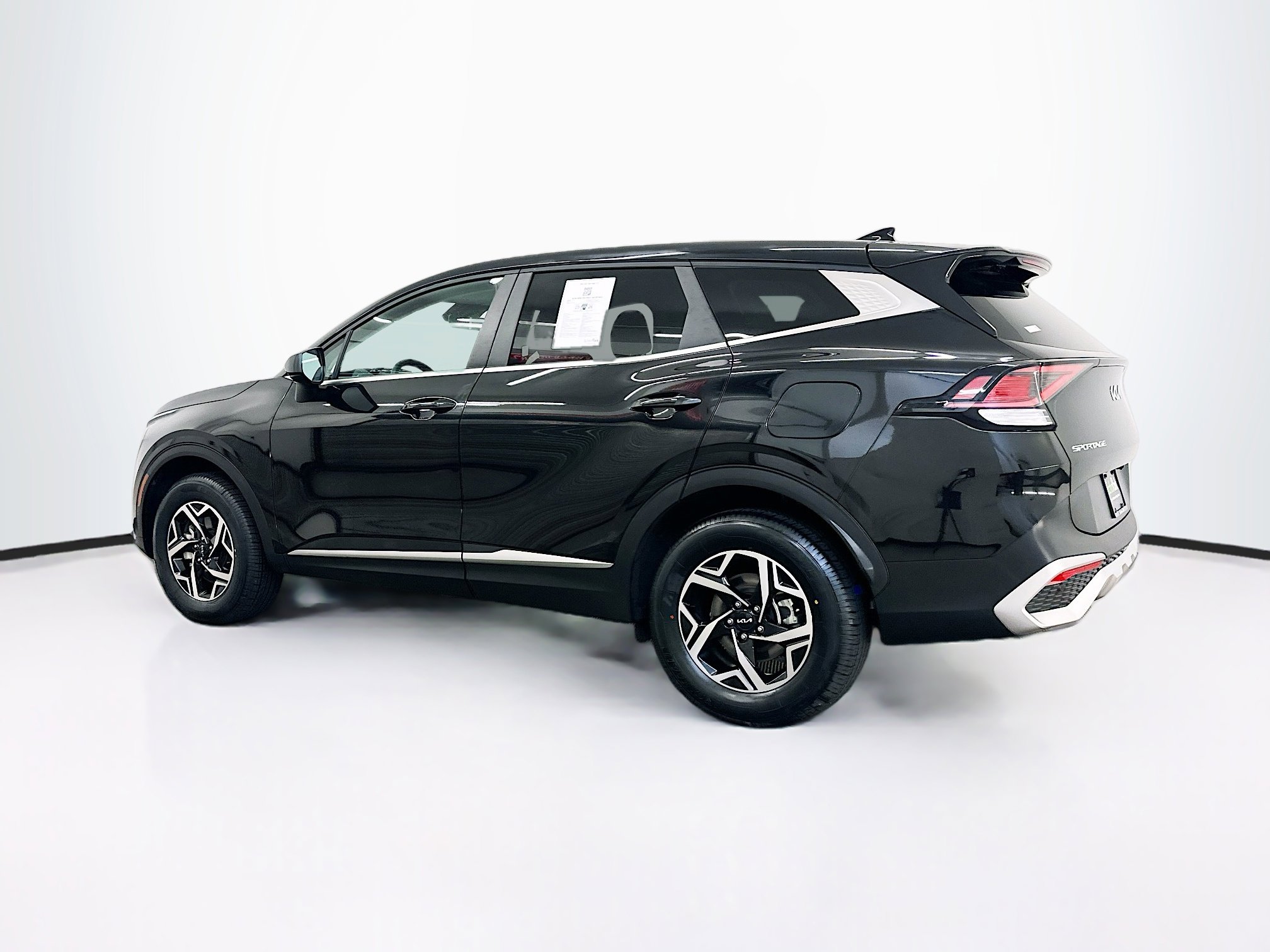 Used 2024 Kia Sportage LX image 5