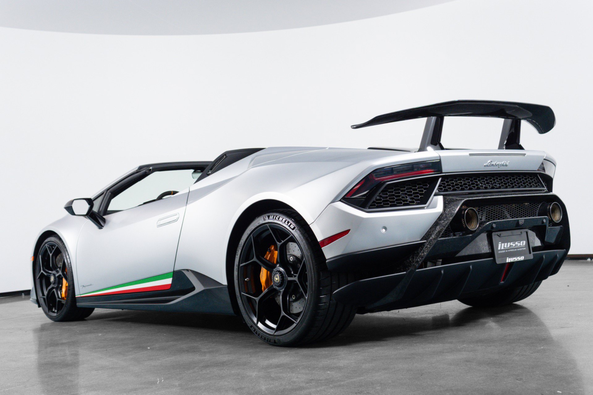 Used 2018 Lamborghini Huracan Performante AWD/4WD image 41