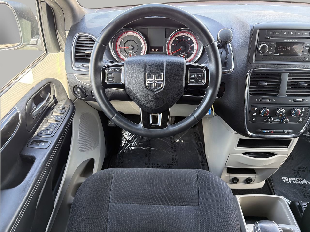 Used 2016 Dodge Grand Caravan SE FWD image 13