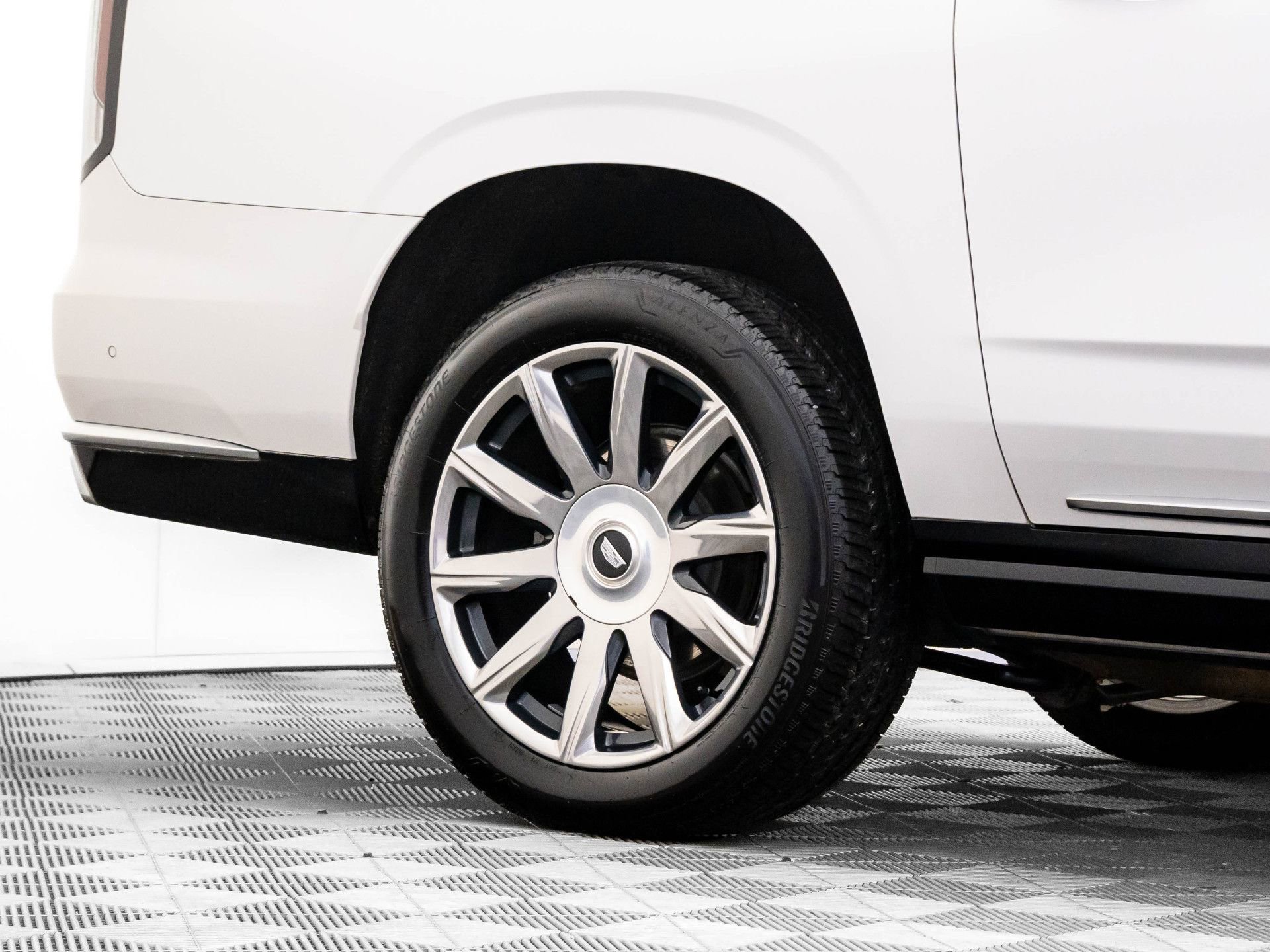 Certified 2024 Cadillac Escalade ESV Premium Luxury Platinum w/ Heavy-Duty Trailer Package image 38