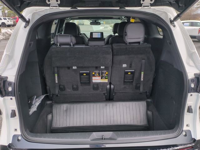 Used 2023 Toyota Sienna XSE image 28
